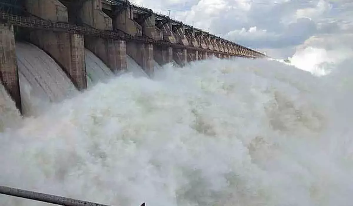 FLOODS: శ్రీరాంసాగర్ ప్రాజెక్టులో వరద.. 16 గేట్లు ఎత్తి నీరు విడుదల