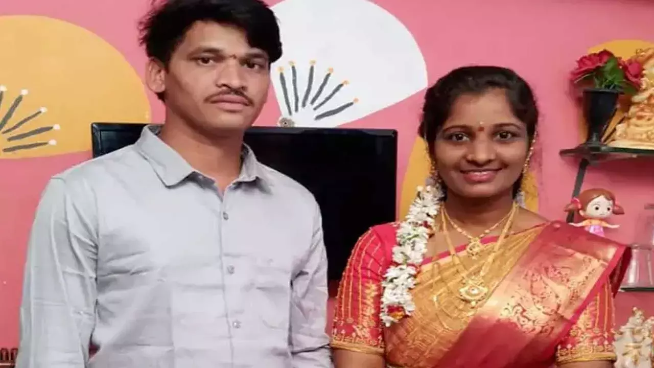 Suspicious Death : విజయనగరంలో నవదంపతులు అనుమానాస్పద మృతి Suspicious Death : విజయనగరంలో నవదంపతులు అనుమానాస్పద మృతి