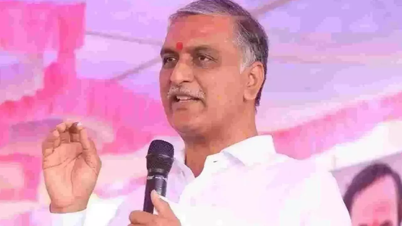 Telangana : యూరియా కొరతకు కారణమెవరూ..? హరీశ్ రావు ప్రశ్న.. Telangana : యూరియా కొరతకు కారణమెవరూ..? హరీశ్ రావు ప్రశ్న..