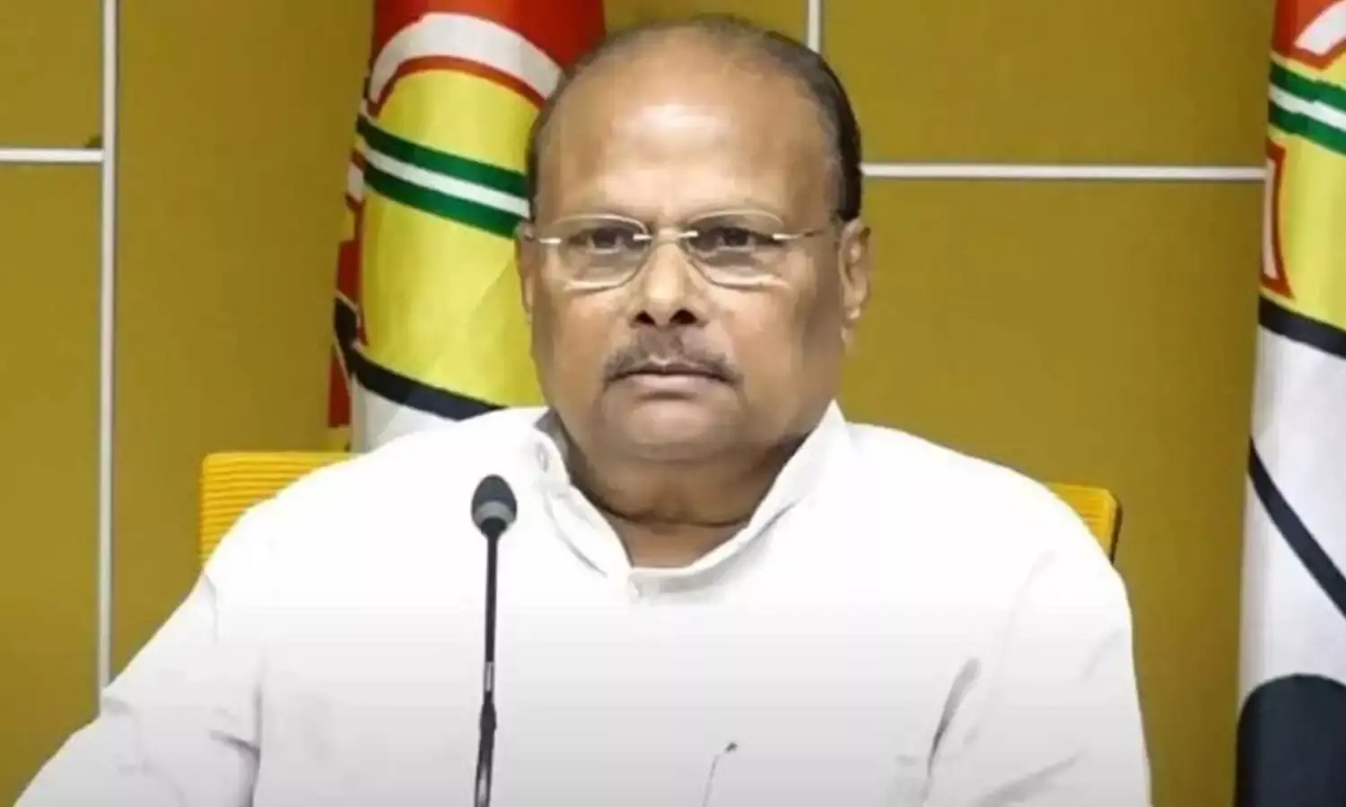 AP : జగన్ పాలనలో ఆర్థిక వ్యవస్థ కుప్పకూలింది - యనమల రామకృష్ణుడు AP : జగన్ పాలనలో ఆర్థిక వ్యవస్థ కుప్పకూలింది - యనమల రామకృష్ణుడు