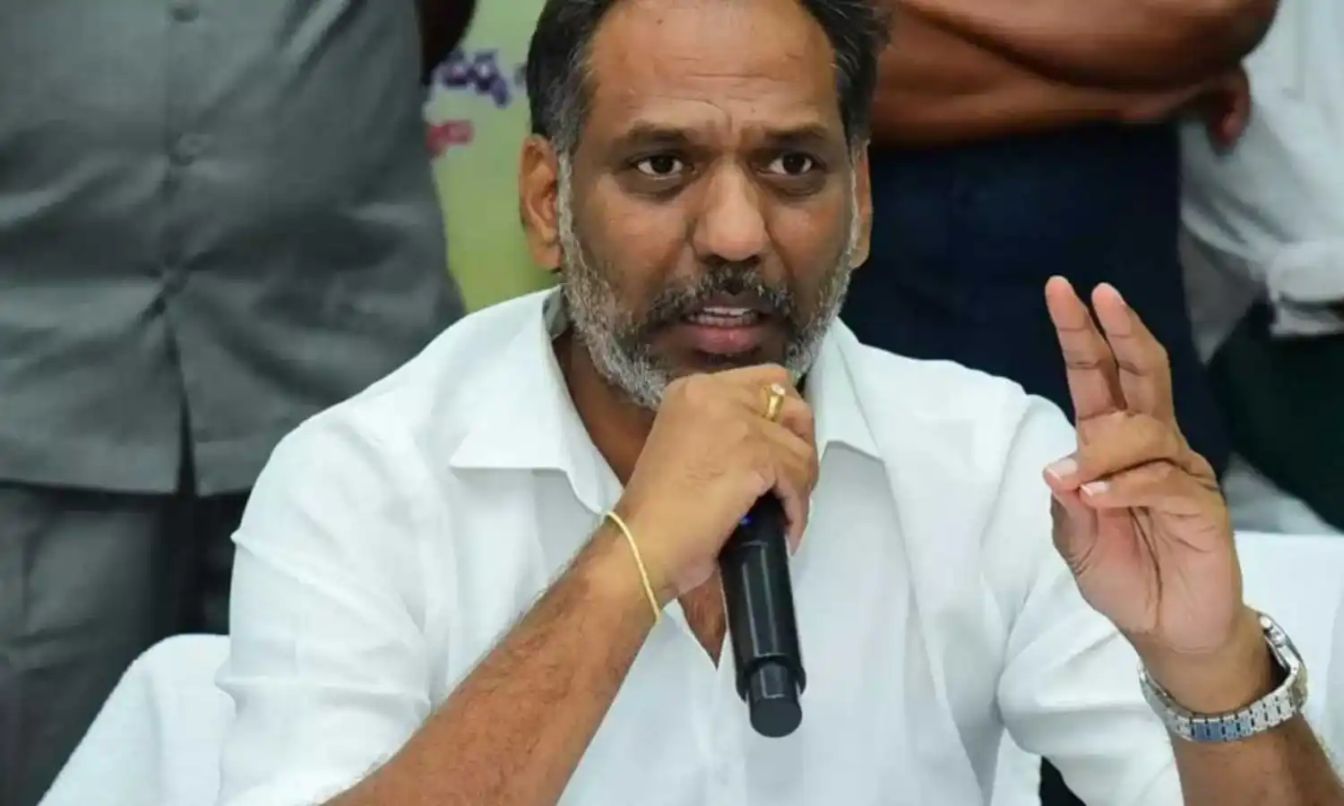 Minister Gottipati Ravikumar : కూటమి సర్కార్పై విష ప్రచారమే వైసీపీ పని Minister Gottipati Ravikumar : కూటమి సర్కార్పై విష ప్రచారమే వైసీపీ పని