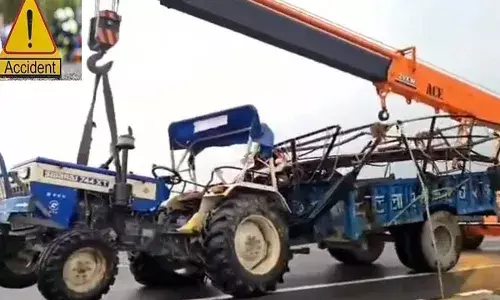 UP Road Accident : యూపీలో ఘోర రోడ్డు ప్రమాదం.. 8 మంది మృతి UP Road Accident : యూపీలో ఘోర రోడ్డు ప్రమాదం.. 8 మంది మృతి