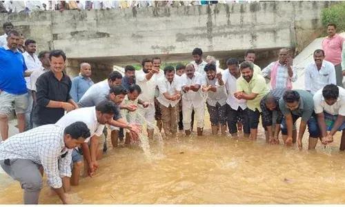 KUPPAM: బిరబిరా కృష్ణమ్మ పరిగెడుతుంటేను..