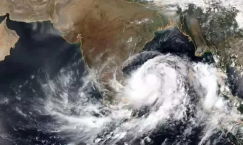 Andhra Pradesh : బంగాళాఖాతంలో అల్పపీడనం.. మరో రెండు రోజులు ఏపీలో వర్షాలు.. Andhra Pradesh : బంగాళాఖాతంలో అల్పపీడనం.. మరో రెండు రోజులు ఏపీలో వర్షాలు..