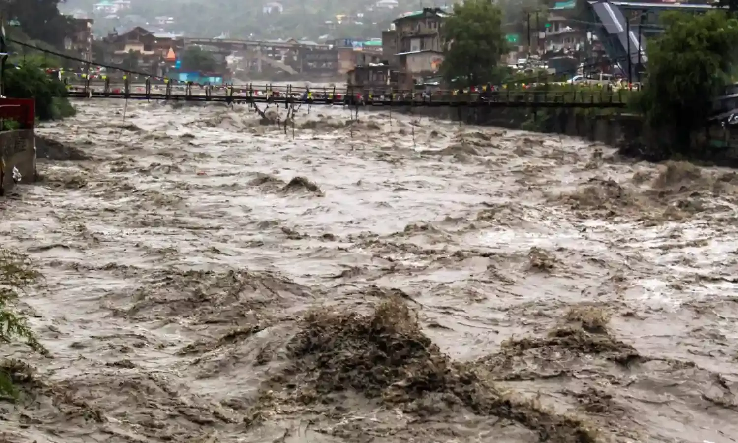 J&K Flash Floods: జలదిగ్బంధంలో జమ్మూ..ఎక్కడ చూసినా వరద నీరే J&K Flash Floods: జలదిగ్బంధంలో జమ్మూ..ఎక్కడ చూసినా వరద నీరే