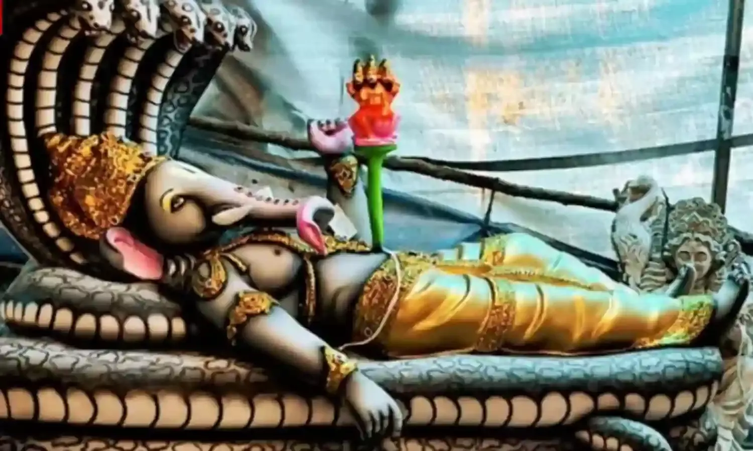 VINAYAKA CHAVITHI: వాడవాడలా కొలువుదీరిన గణపయ్య VINAYAKA CHAVITHI: వాడవాడలా కొలువుదీరిన గణపయ్య