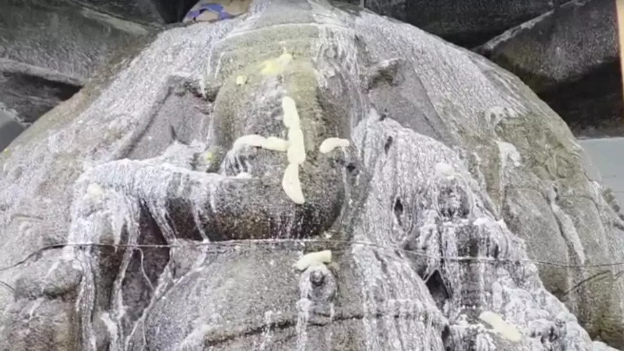 AP : పది చేతుల వినాయకుడు.. ఎక్కడో తెలుసా? AP : పది చేతుల వినాయకుడు.. ఎక్కడో తెలుసా?