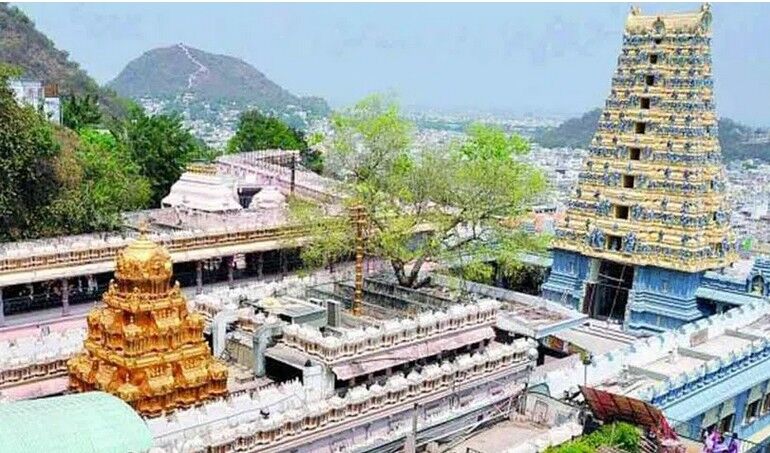 VIJAYAWADA: చీర,చున్నీ లేకుండా దుర్గమ్మ దర్శనానికి రావొద్దు