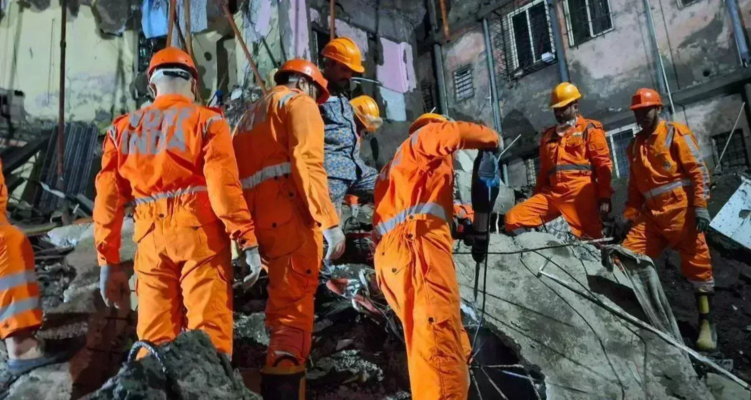 Palghar Building Collapse: ముంబై సమీపంలో పెను విషాదం.. Palghar Building Collapse: ముంబై సమీపంలో పెను విషాదం..