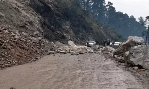 Himachal Pradesh: విరిగిపడుతున్న కొండచరియలు.. చండీగఢ్-మనాలి హైవే మూసివేత