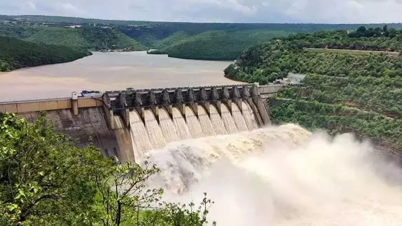 Srisailam Project : శ్రీశైలం ప్రాజెక్టుకు పోటెత్తిన వరద