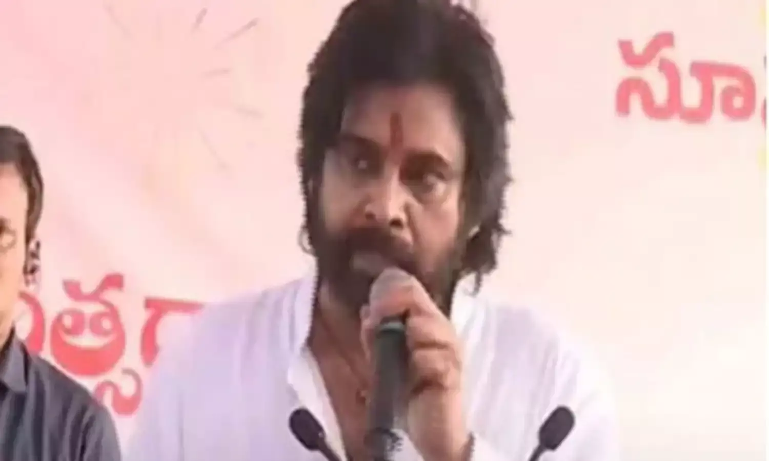 PAWAN: జనసేన ఎమ్మెల్యేలు జాగ్రత్త: పవన్ PAWAN: జనసేన ఎమ్మెల్యేలు జాగ్రత్త: పవన్