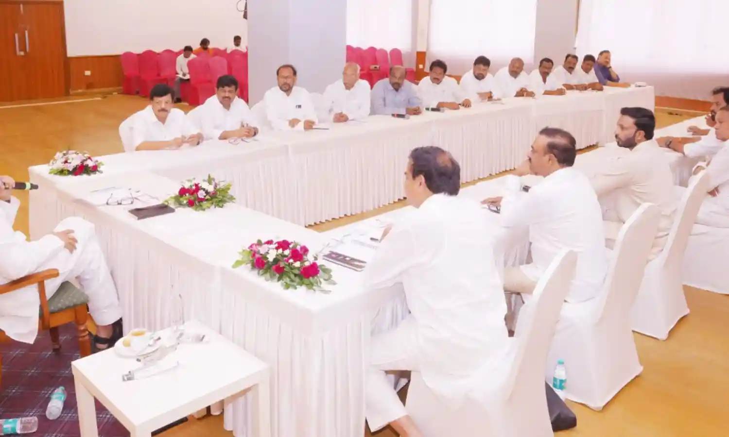 PAWAN: ఎమ్మెల్యేల పనితీరుపై పవన్ సమీక్ష PAWAN: ఎమ్మెల్యేల పనితీరుపై పవన్ సమీక్ష