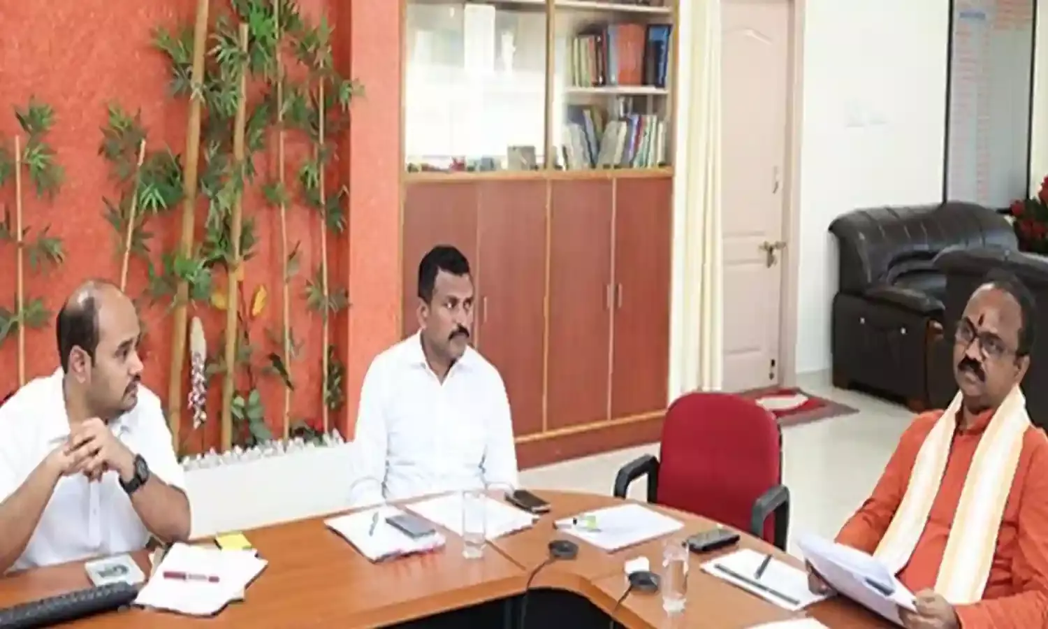 TTD : అటవీ శాఖ అధికారులతో టీటీడీ సమీక్ష TTD : అటవీ శాఖ అధికారులతో టీటీడీ సమీక్ష