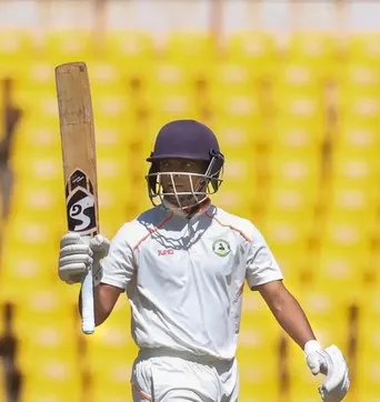 CRICKET: దేశవాళీలో నయా సంచలనం మలేవర్ CRICKET: దేశవాళీలో నయా సంచలనం మలేవర్