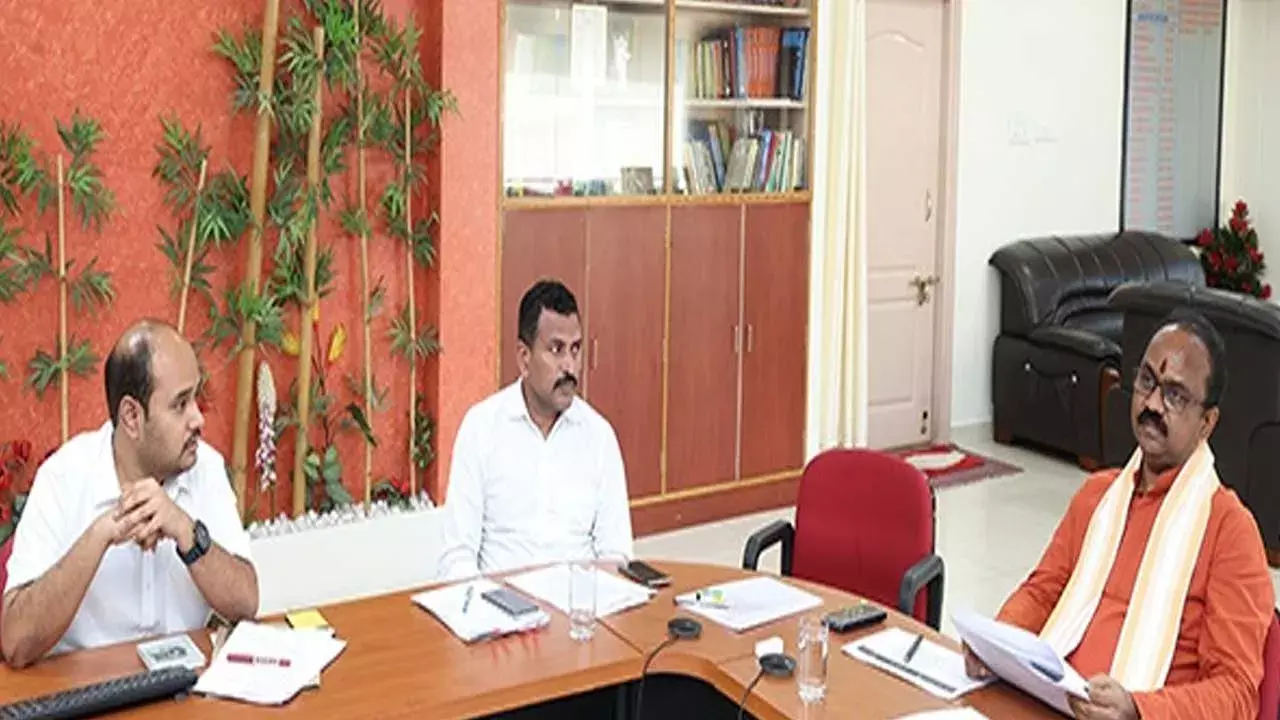 TTD : అటవీ శాఖ అధికారులతో టీటీడీ సమీక్ష TTD : అటవీ శాఖ అధికారులతో టీటీడీ సమీక్ష