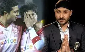 IPL: శ్రీశాంత్-భజ్జీ చెంపదెబ్బ స్టోరీ... 18 ఏళ్ల నాటి వీడియో రిలీజ్ IPL: శ్రీశాంత్-భజ్జీ చెంపదెబ్బ స్టోరీ... 18 ఏళ్ల నాటి వీడియో రిలీజ్