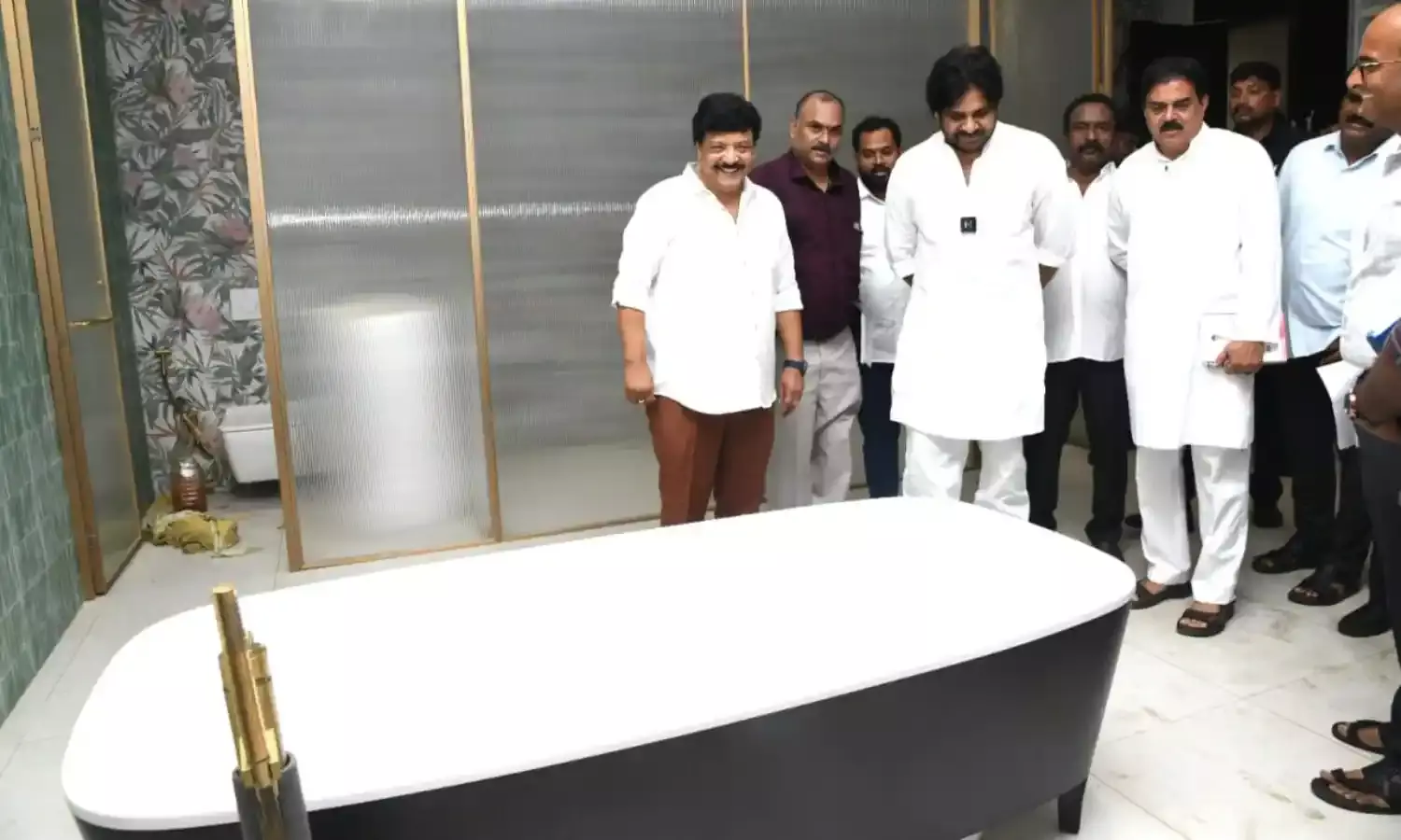 PAWAN: రుషికొండపై జగన్ మాఫియా దందాలు PAWAN: రుషికొండపై జగన్ మాఫియా దందాలు