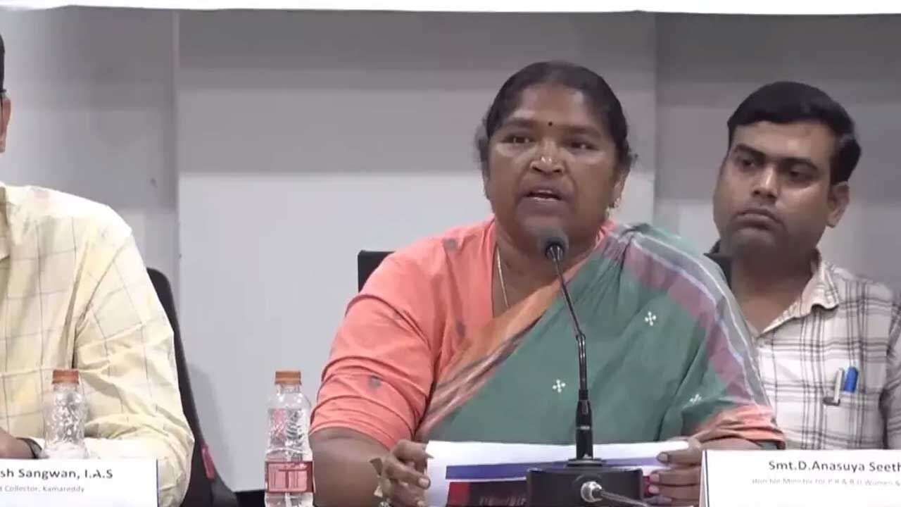TG : భారీ వర్షాల కారణంగా 580 అంగన్వాడీ భవనాలు ధ్వంసం
