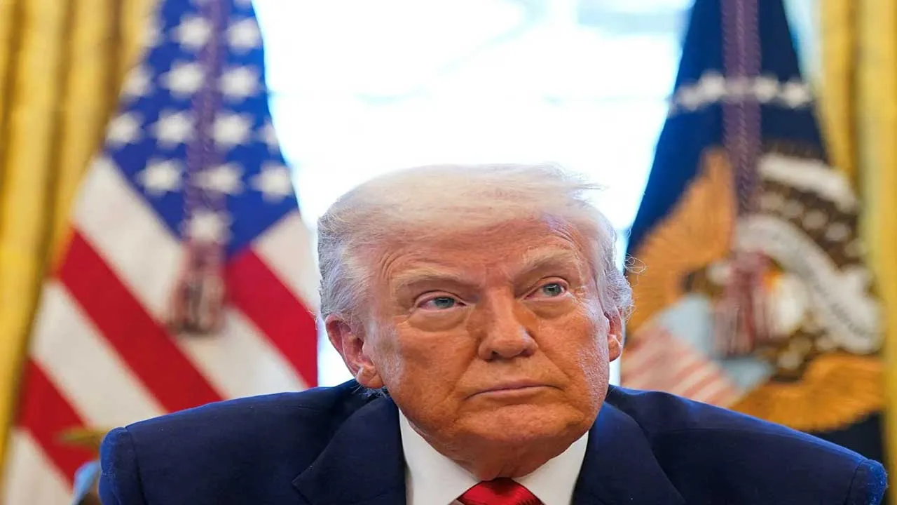U.S : ట్రంప్కు భారీ ఎదురుదెబ్బ.. చట్టవిరుద్ధంగా సుంకాలు.. యూఎస్ ఫెడరల్ అప్పీల్స్ కోర్టు U.S : ట్రంప్కు భారీ ఎదురుదెబ్బ.. చట్టవిరుద్ధంగా సుంకాలు.. యూఎస్ ఫెడరల్ అప్పీల్స్ కోర్టు