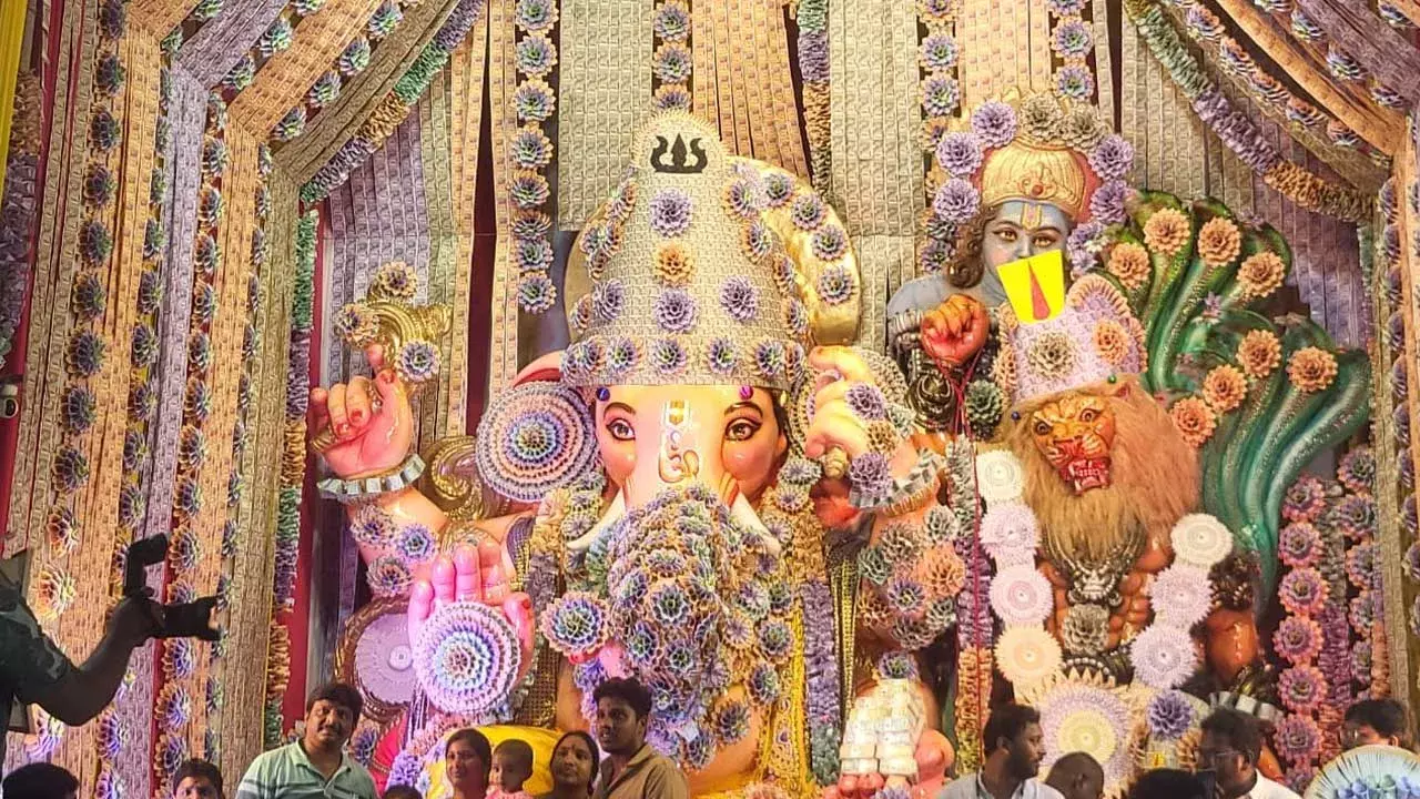 AP : రూ.2.35 కోట్ల కరెన్సీతో గణనాథుడికి ప్రత్యేక అలంకరణ