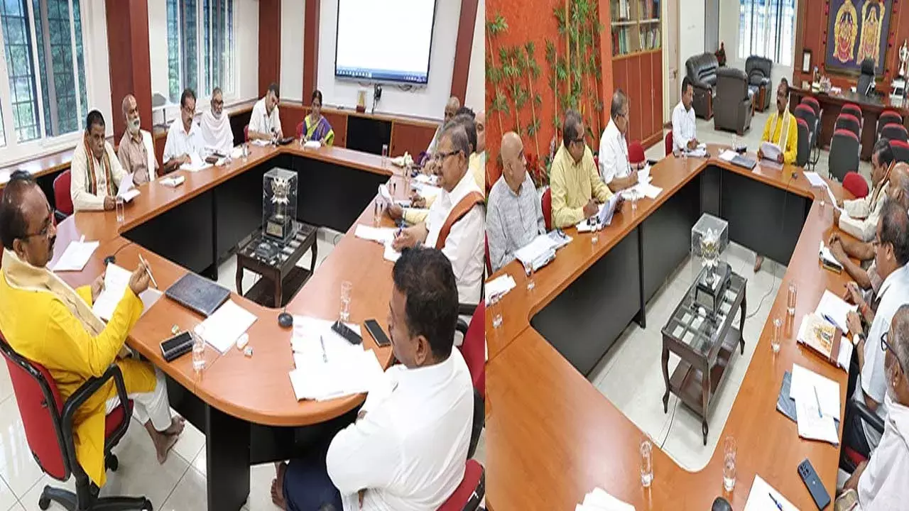 TTD EO : టీటీడీ ధార్మిక ప్రాజెక్టులపై టీటీడీ ఈవో సమీక్ష