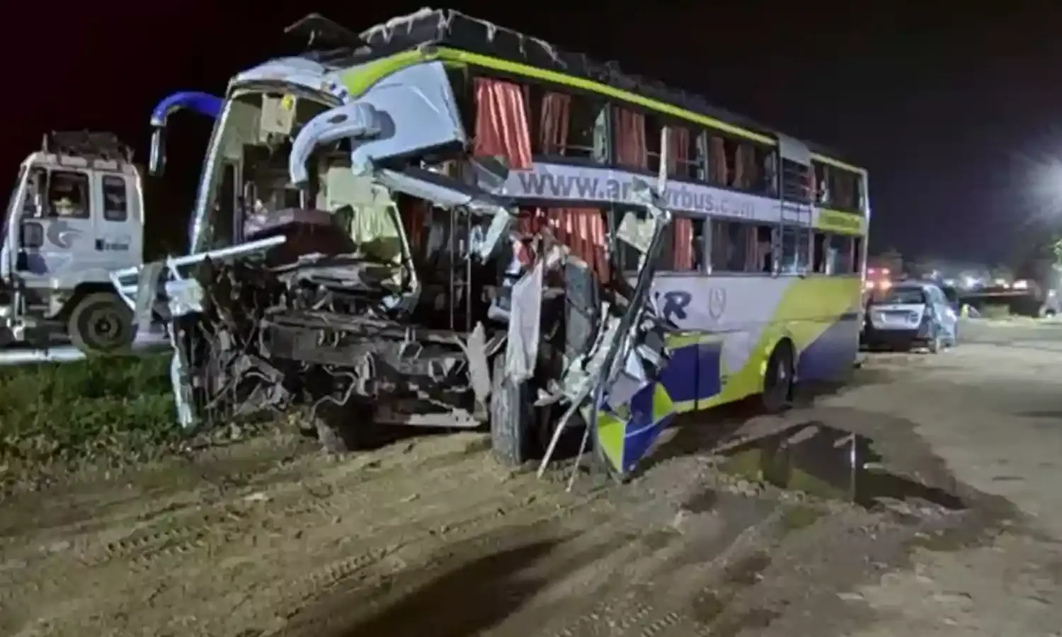 Road Accident : మహబూబ్నగర్ జిల్లాలో ఘోర రోడ్డు ప్రమాదం.. ముగ్గురు మృతి Road Accident : మహబూబ్నగర్ జిల్లాలో ఘోర రోడ్డు ప్రమాదం.. ముగ్గురు మృతి