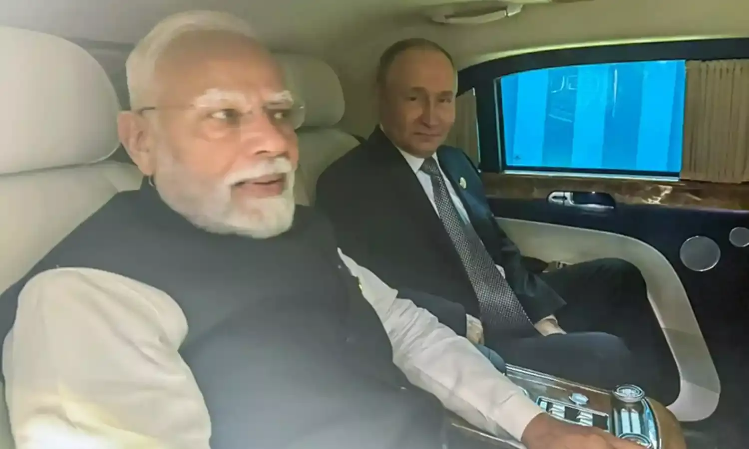 Modi-Putin: ఒకే కారులో మోదీ, పుతిన్.. Modi-Putin: ఒకే కారులో మోదీ, పుతిన్..