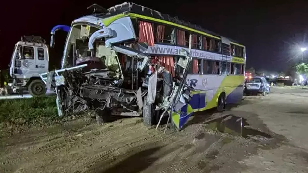Road Accident : మహబూబ్నగర్ జిల్లాలో ఘోర రోడ్డు ప్రమాదం.. ముగ్గురు మృతి Road Accident : మహబూబ్నగర్ జిల్లాలో ఘోర రోడ్డు ప్రమాదం.. ముగ్గురు మృతి
