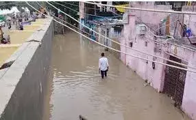 Delhi Floods:యమునా నది ఉధృతం..   ఇళ్లలోకి వరద నీరు, కిలోమీటర్ల కొద్దీ ట్రాఫిక్ జామ్! Delhi Floods:యమునా నది ఉధృతం..   ఇళ్లలోకి వరద నీరు, కిలోమీటర్ల కొద్దీ ట్రాఫిక్ జామ్!