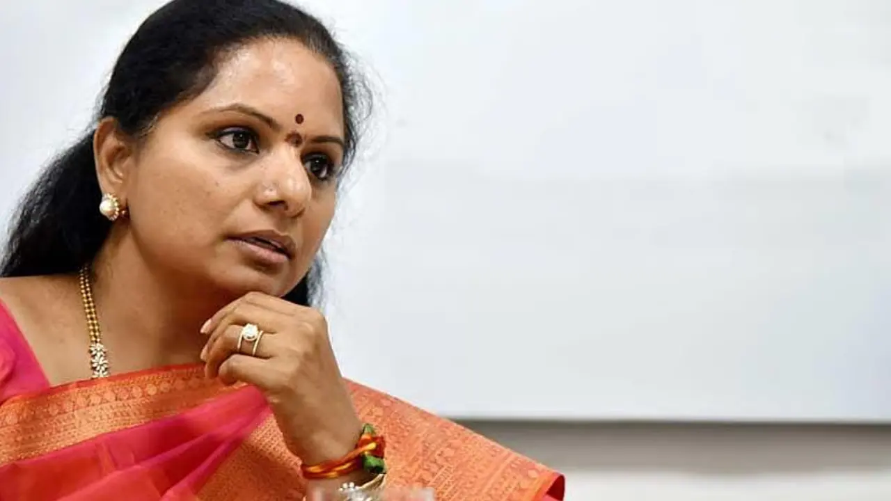 TG : దేవనపల్లి కవితగా మారిన కల్వకుంట్ల కవిత... సోషల్ మీడియాలో ఆసక్తికర చర్చ... TG : దేవనపల్లి కవితగా మారిన కల్వకుంట్ల కవిత... సోషల్ మీడియాలో ఆసక్తికర చర్చ...