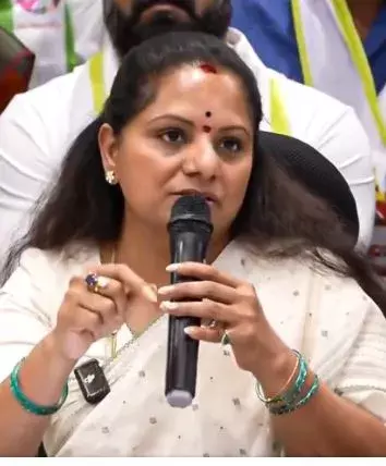 KAVITHA: కల్వకుంట్ల కుటుంబంలో నలుగురి ఫోన్ ట్యాప్ KAVITHA: కల్వకుంట్ల కుటుంబంలో నలుగురి ఫోన్ ట్యాప్