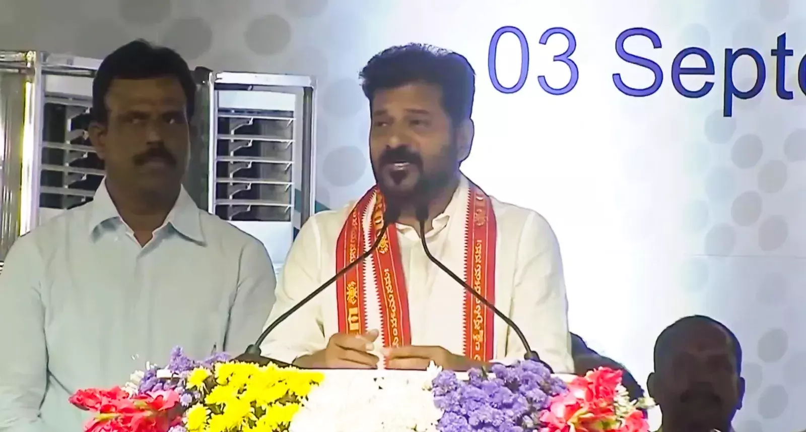 REVANTH: ఆ చెత్తగాళ్ల వెనుక నేనెందుకు ఉంటా..? REVANTH: ఆ చెత్తగాళ్ల వెనుక నేనెందుకు ఉంటా..?