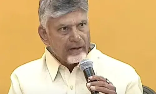 CBN: రైతుల పేరుతో రాజకీయాలు చేస్తే తాట తీస్తా: చంద్రబాబు CBN: రైతుల పేరుతో రాజకీయాలు చేస్తే తాట తీస్తా: చంద్రబాబు