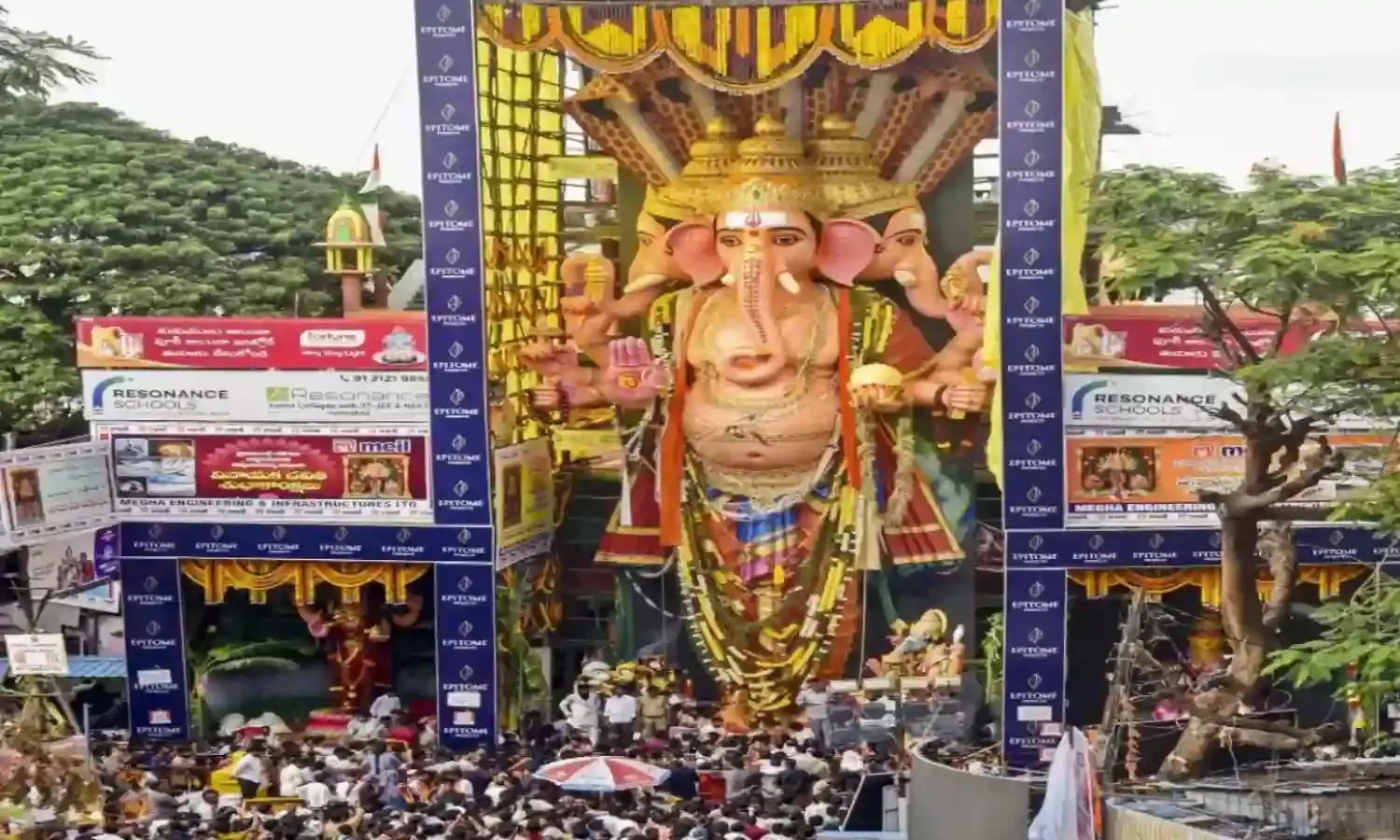 Khairatabad Ganapati : ఖైరతాబాద్ గణపతిని దర్శించుకునేందుకు నేడే ఆఖరి రోజు.. Khairatabad Ganapati : ఖైరతాబాద్ గణపతిని దర్శించుకునేందుకు నేడే ఆఖరి రోజు..