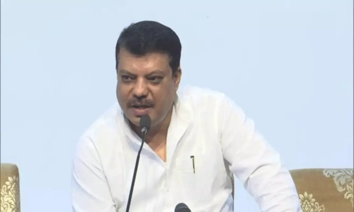 గిరిజనులు హిందువులు కాదు: కాంగ్రెస్ ఎమ్మెల్యే వ్యాఖ్యలపై బిజెపి తీవ్ర విమర్శలు గిరిజనులు హిందువులు కాదు: కాంగ్రెస్ ఎమ్మెల్యే వ్యాఖ్యలపై బిజెపి తీవ్ర విమర్శలు