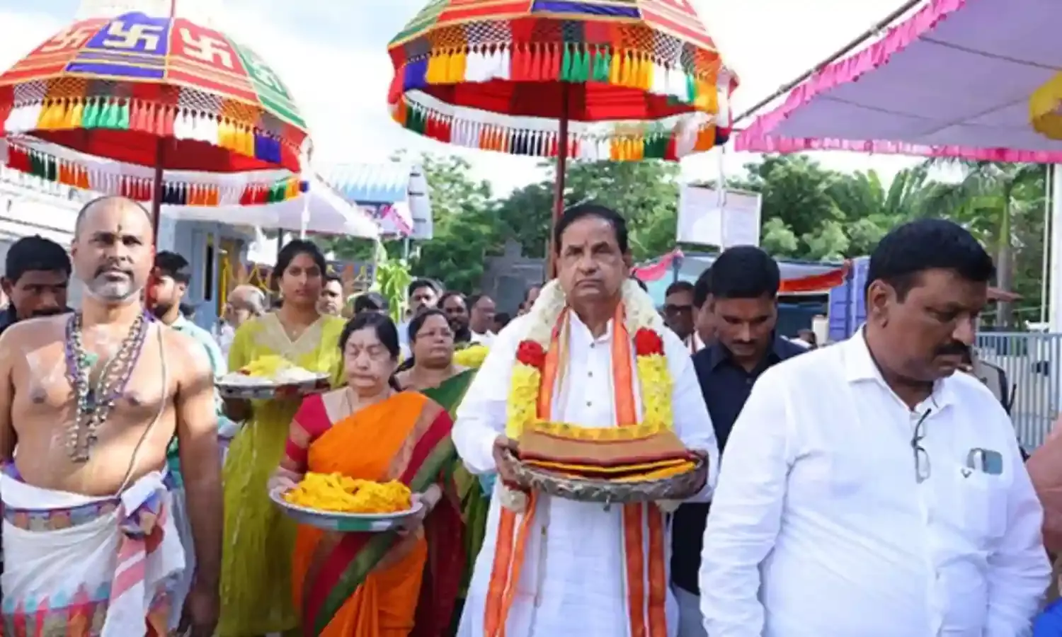 TTD Chairman : కాణిపాకం శ్రీ వరసిద్ధి వినాయకస్వామివారికి టిటిడి చైర్మెన్ పట్టువస్త్రాల సమర్పణ TTD Chairman : కాణిపాకం శ్రీ వరసిద్ధి వినాయకస్వామివారికి టిటిడి చైర్మెన్ పట్టువస్త్రాల సమర్పణ