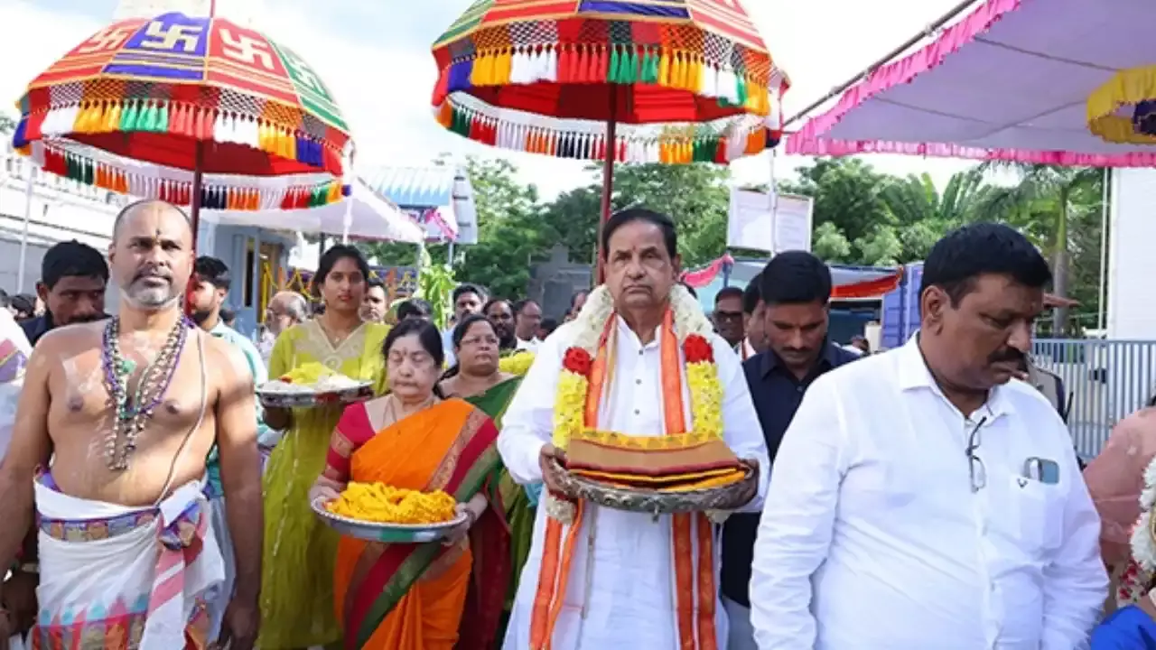 TTD Chairman : కాణిపాకం శ్రీ వరసిద్ధి వినాయకస్వామివారికి టిటిడి చైర్మెన్ పట్టువస్త్రాల సమర్పణ TTD Chairman : కాణిపాకం శ్రీ వరసిద్ధి వినాయకస్వామివారికి టిటిడి చైర్మెన్ పట్టువస్త్రాల సమర్పణ