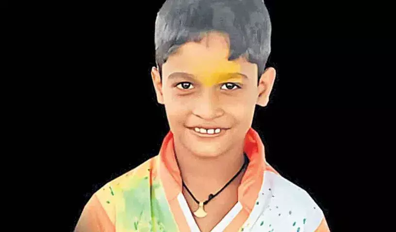 Heart attack: ఆడుకుంటూ గుండెపోటుతో మరణించిన 10 ఏళ్ల బాలుడు.. Heart attack: ఆడుకుంటూ గుండెపోటుతో మరణించిన 10 ఏళ్ల బాలుడు..