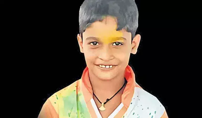 Heart attack: ఆడుకుంటూ గుండెపోటుతో మరణించిన 10 ఏళ్ల బాలుడు.. Heart attack: ఆడుకుంటూ గుండెపోటుతో మరణించిన 10 ఏళ్ల బాలుడు..