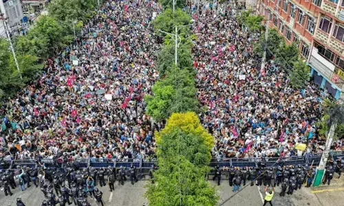 Nepal: సోషల్ మీడియా నిషేధ నిరసనలు.. వీధుల్లోకి జెన్ జెడ్ నిరసనకారులు..