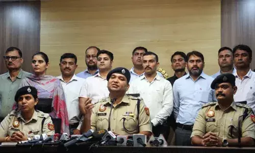 Delhi: శిశువులను కిడ్నాప్ చేసి కూ.5 లక్షలకు అక్రమ రవాణా.. పోలీసుల అరెస్ట్.. Delhi: శిశువులను కిడ్నాప్ చేసి కూ.5 లక్షలకు అక్రమ రవాణా.. పోలీసుల అరెస్ట్..