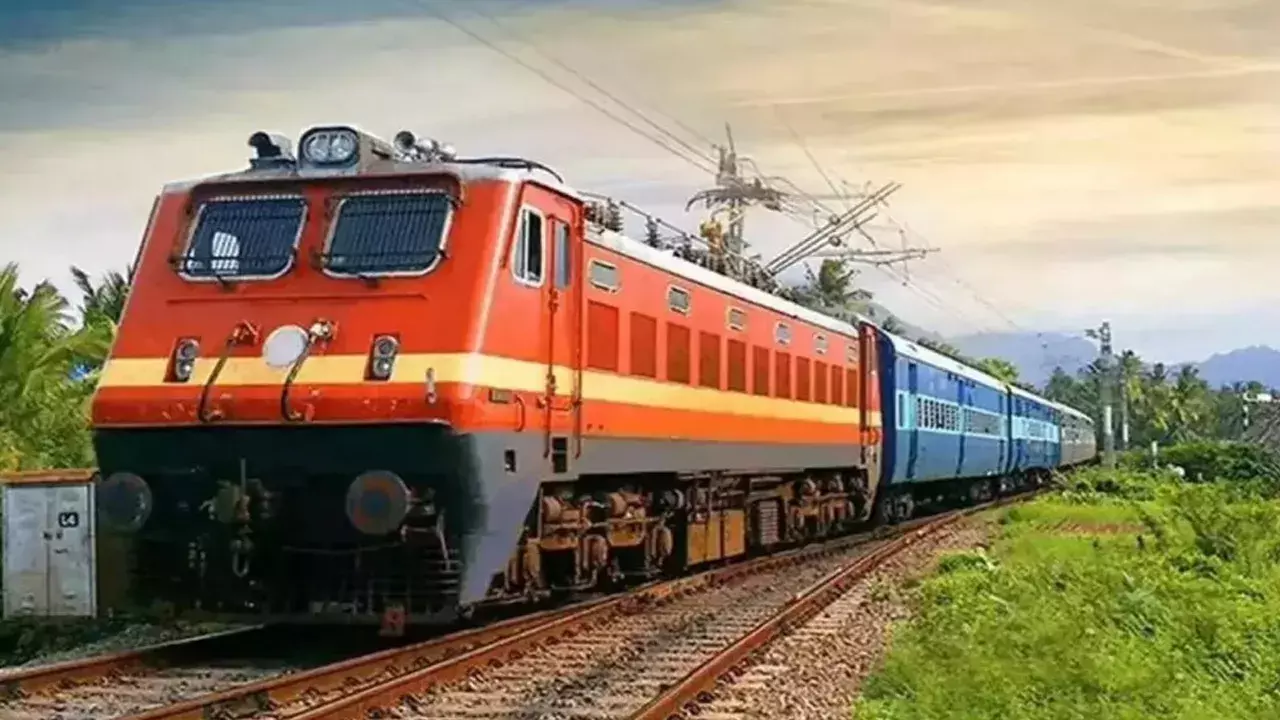 Train Service : తిరుపతి - షిరిడీ మధ్య ఇకపై ప్రతిరోజూ రైలు సర్వీస్... Train Service : తిరుపతి - షిరిడీ మధ్య ఇకపై ప్రతిరోజూ రైలు సర్వీస్...