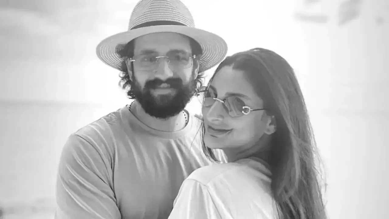 Akhil Akkineni : భార్యకి స్పెషల్ బర్త్ డే విషెస్: క్యూట్ పిక్ షేర్ చేసిన అక్కినేని హీరో.. Akhil Akkineni : భార్యకి స్పెషల్ బర్త్ డే విషెస్: క్యూట్ పిక్ షేర్ చేసిన అక్కినేని హీరో..