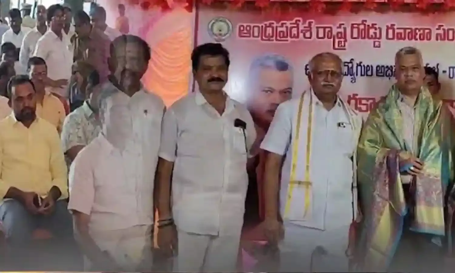Rapur RTC Depot : రాపూరు ఆర్టీసీ డిపోను సందర్శించిన ఎండి తిరుమల రావు Rapur RTC Depot : రాపూరు ఆర్టీసీ డిపోను సందర్శించిన ఎండి తిరుమల రావు