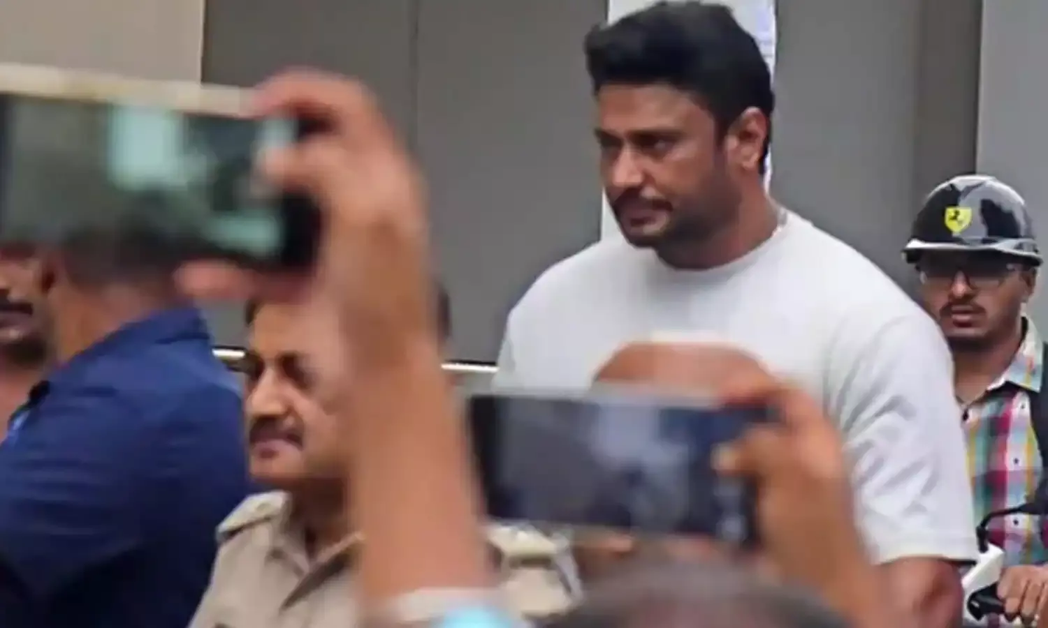 నన్ను చంపేయండి.. బతకలేను.. కన్నడ స్టార్ హీరో ఆవేదన.. నన్ను చంపేయండి.. బతకలేను.. కన్నడ స్టార్ హీరో ఆవేదన..