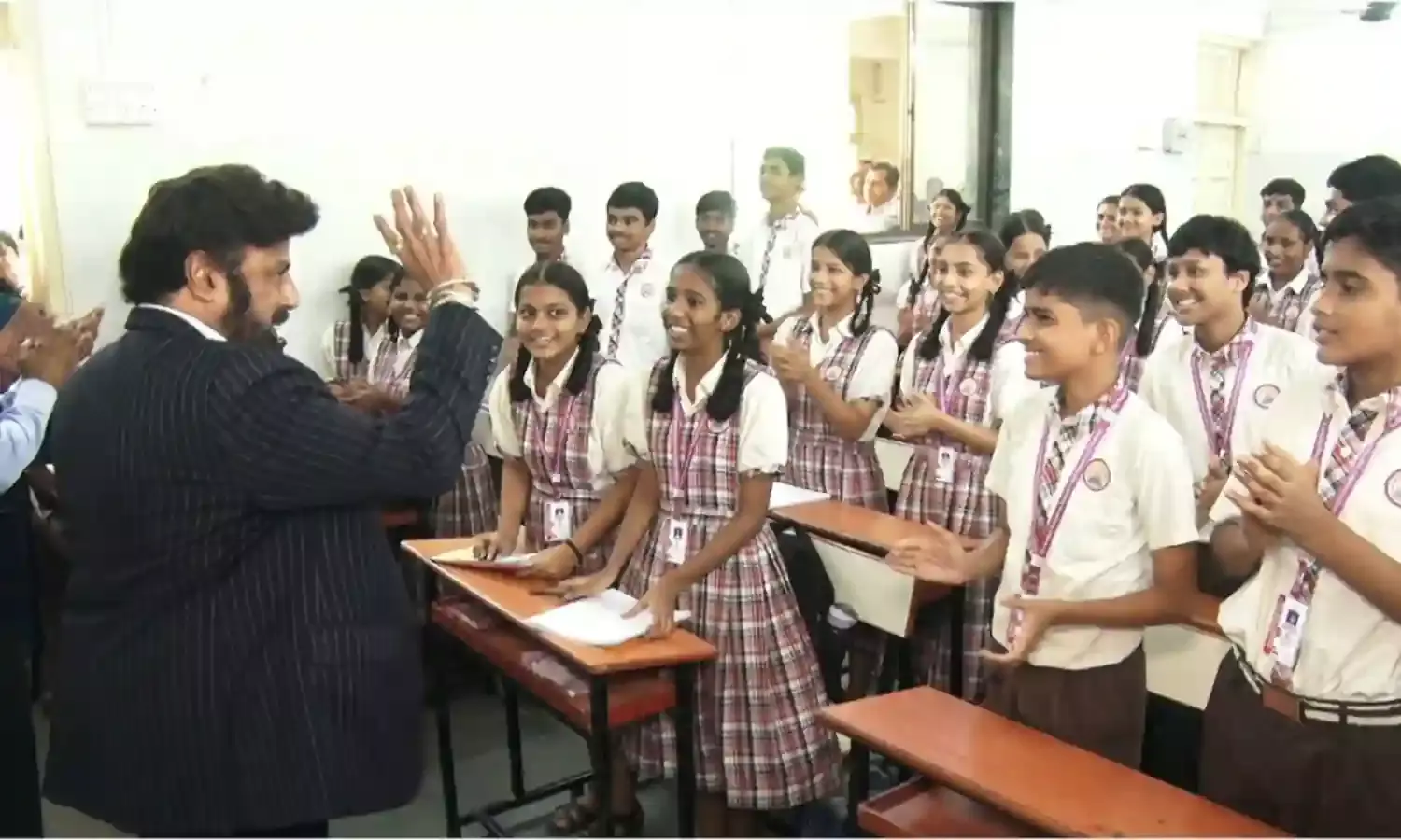 Balakirshna : ముంబైలో ఆంధ్ర ఎడ్యుకేషన్ సొసైటీ స్కూల్ లో బాలకృష్ణ Balakirshna : ముంబైలో ఆంధ్ర ఎడ్యుకేషన్ సొసైటీ స్కూల్ లో బాలకృష్ణ