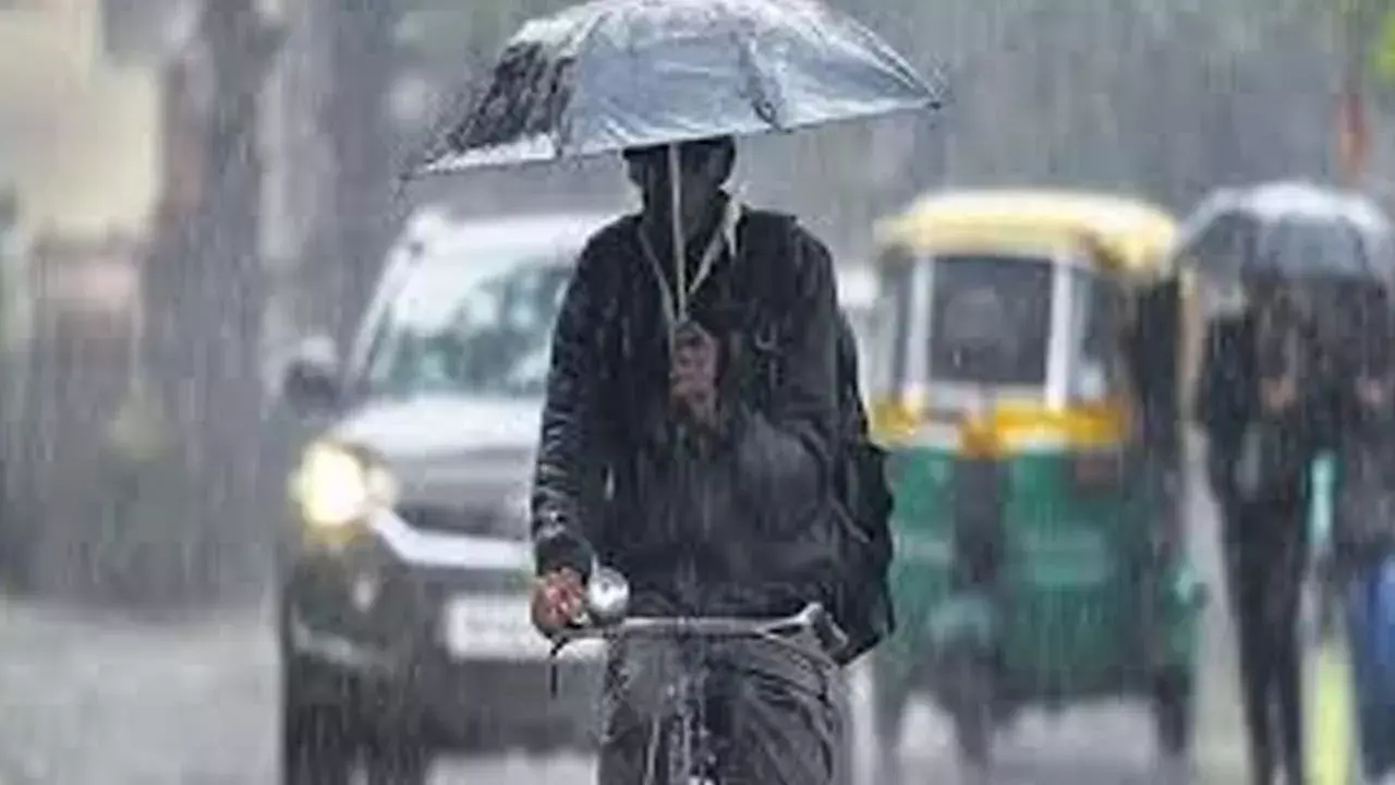 Heavy Rains : ఏపీలో మూడు రోజులు భారీ వర్షాలు.. ఎల్లో అలర్ట్ జారీ Heavy Rains : ఏపీలో మూడు రోజులు భారీ వర్షాలు.. ఎల్లో అలర్ట్ జారీ