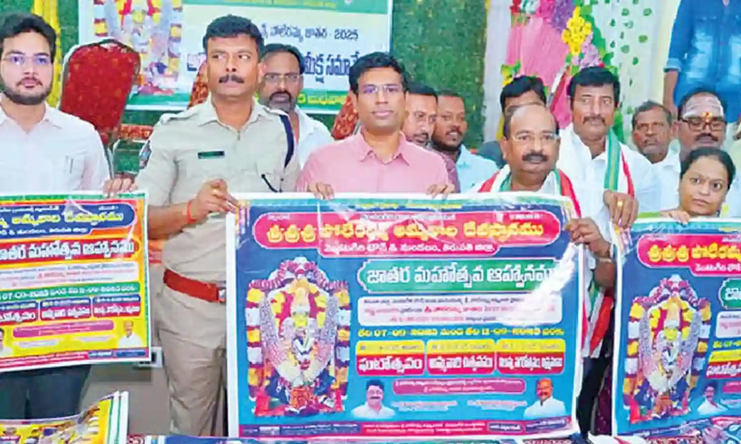 వెంకటగిరి జాతరకు సర్వ సిద్ధం... సబ్ కలెక్టర్ రాఘవేంద్ర మీనా వెంకటగిరి జాతరకు సర్వ సిద్ధం... సబ్ కలెక్టర్ రాఘవేంద్ర మీనా