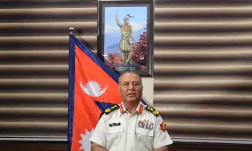 Nepal:  ఆర్మీ చీఫ్ ఆర్మీ చీఫ్ వెనకాల హిందూ రాజు చిత్రపటం..